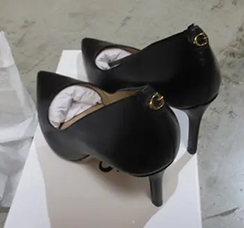 Photo de l’avis officiel: Guess Scarpe da donna Chaussures — risque: Risque chimique (A12/01184/23)