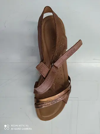 Photo de l’avis officiel: ECCO Felicia Sandal Chaussures — risque: Risque chimique