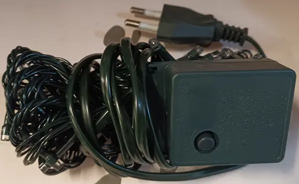 Foto do aviso oficial: 50L LED DECORATIVE LIGHTS Corrente de iluminação — risco: Choque elétrico
