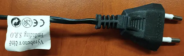 Photo from the official notice: Neuvedena 300L LED DECORATIVE LIGHTS lighting chain — electric shock risk