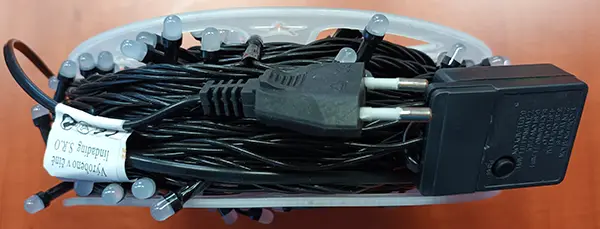Photo from the official notice: Neuvedena Christmas LED 50M V8 Vánoční LED 50M V8 lighting chain — electric shock risk