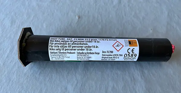 Foto dell’avviso ufficiale: First class fireworks Tordenrør Fuochi d'artificio — rischio: Ustioni & Lesioni uditive