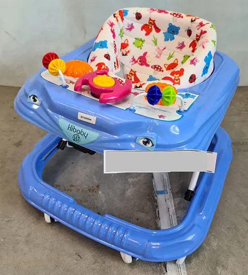 Foto aus der offiziellen Meldung: Hibaby Hibaby Inklapbare Loopstoel Met Speelset Baby-Wanderer — Risiko: Verletzungen