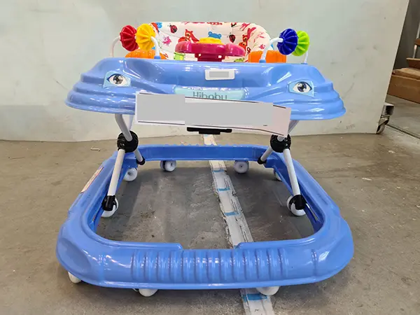 Foto aus der offiziellen Meldung: Hibaby Hibaby Inklapbare Loopstoel Met Speelset Baby-Wanderer — Risiko: Verletzungen