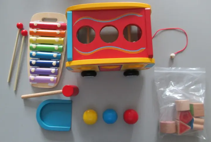 Foto dell’avviso ufficiale: Pound And Tap School Bus Music Set Set di musica giocattolo — rischio: Ostruzione delle vie aeree
