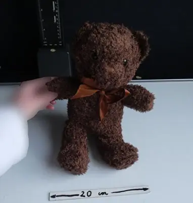 Foto aus der offiziellen Meldung: Ours en peluche 30cm poupée en tissu décoration de célébration de mariage cadeau Weiches Spielzeug — Risiko: Ersticken
