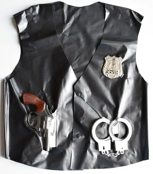 Foto dell’avviso ufficiale: Police Play Set Abito fantasioso per bambini — rischio: Ustioni