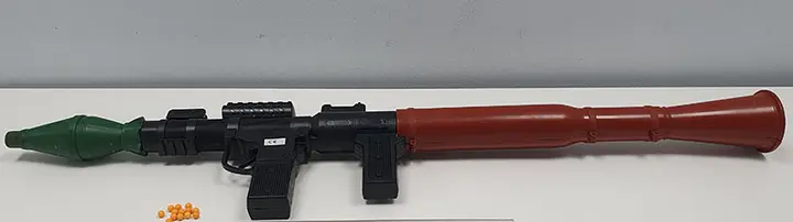 Foto uit de officiële melding: Zanrong High Performance Model Gun Speelgoedpistool — risico: Aantasting van het gezichtsvermogen