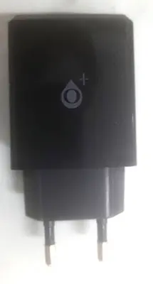 Photo from the official notice: OnePlus WALL CHARGER with IP6/7/8/XS/XR Cable (Carregador Cabo de Rede IP6/7/8/XS/XR) usb charger — electric shock risk