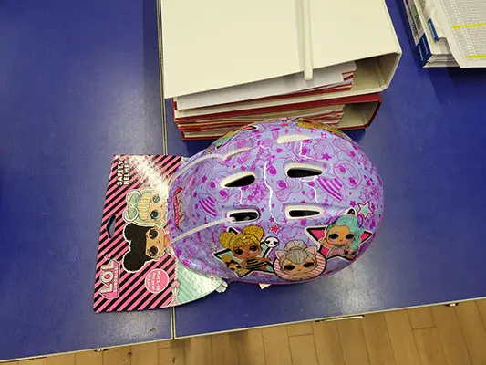 Photo de l’avis officiel: MV Sports &amp; Leisure Ltd. SAFETY HELMET Casque — risque: Blessures