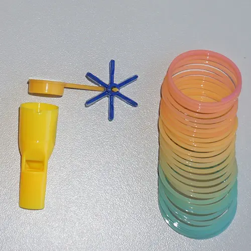 Photo from the official notice: Plastic toy set — choking risk