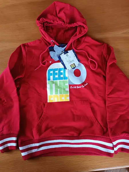 Foto aus der offiziellen Meldung: Ronnie Kay Kinderpullover — Risiko: Verletzungen & Strangulierung (A12/01788/23)