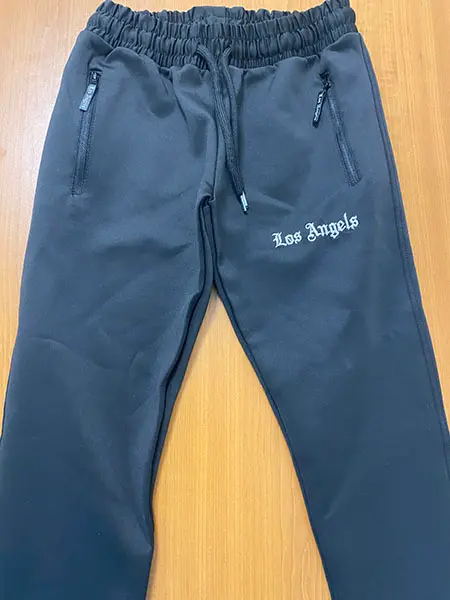 Foto do aviso oficial: Conjunto de roupa para crianças — risco: Ferimentos & Estrangulamento (A12/01832/23)