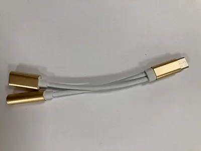 Foto uit de officiële melding: Dual adapter bronze Dubbele kabeladapter — risico: Milieu