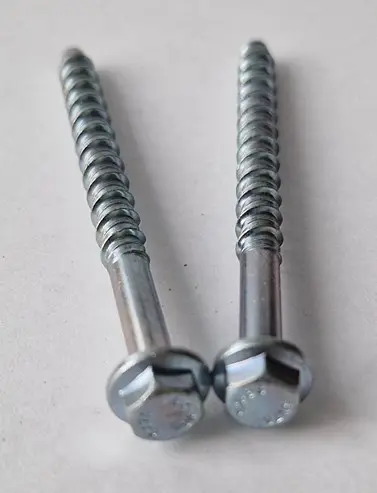 Foto del aviso oficial: SPAX Betonschräube-Hexagonal-Scheibe Tornillo de hormigón — riesgo: Lesiones