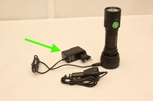 Foto do aviso oficial: OrcaTorch, Power adapter Lanterna recarregável — risco: Choque elétrico
