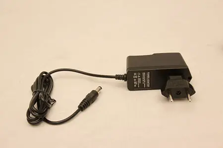 Foto do aviso oficial: OrcaTorch, Power adapter Lanterna recarregável — risco: Choque elétrico