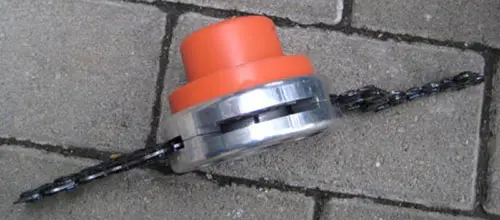 Photo from the official notice: R Flail-type cutting attachment with 2 chains attachment for brush cutters — injuries risk