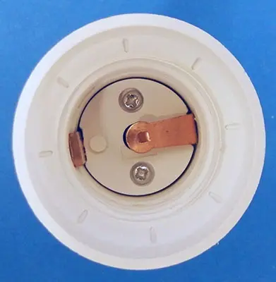 Photo de l’avis officiel: Adaptateur de support de lampe — risque: Brûlures & Incendie