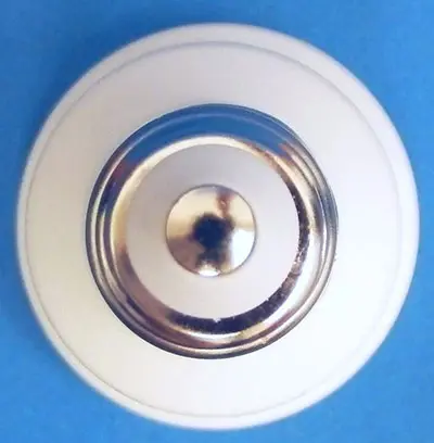 Photo de l’avis officiel: Adaptateur de support de lampe — risque: Brûlures & Incendie