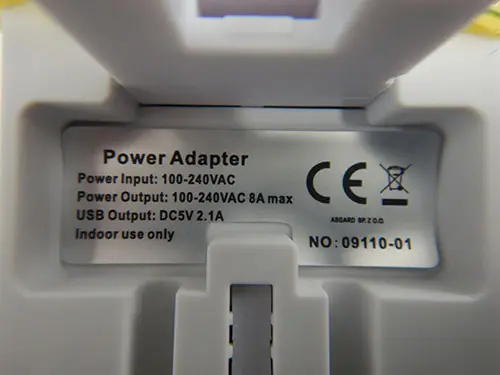 Foto do aviso oficial: Blue Collection Travel adapter with USB Siirtymispistokytkin, USB Adaptador de viagem — risco: Choque elétrico
