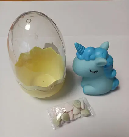 Foto dell’avviso ufficiale: Unicorn+tattoos Unicorno giocattolo in un uovo di plastica — rischio: Rischio chimico