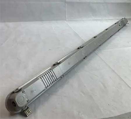 Photo from the official notice: LEDLUCKY FK-TL15-XX60-M6 EMERGENCY BULLET ceiling led lamp — electric shock risk