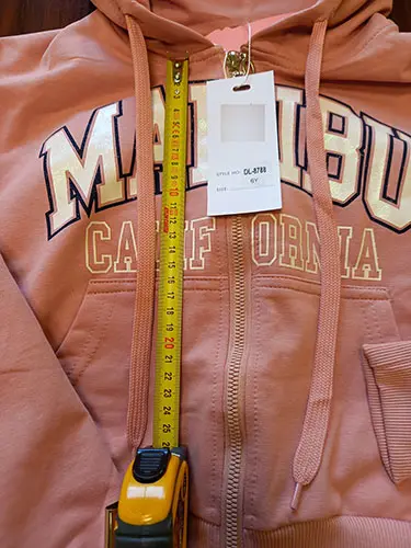 Photo from the official notice: Ke Yi Qi KE YI QI tracksuit — injuries & strangulation risk