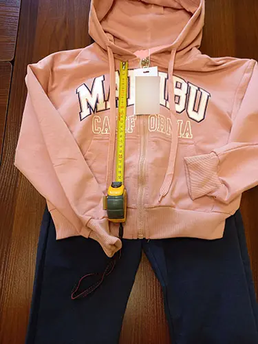 Photo from the official notice: Ke Yi Qi KE YI QI tracksuit — injuries & strangulation risk