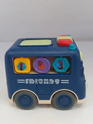 Foto aus der offiziellen Meldung: School bus Spielzeugauto — Risiko: Ersticken