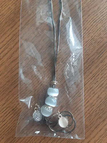 Photo de l’avis officiel: Fashion Jewelry Collier — risque: Risque chimique (A12/02882/23)