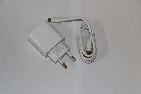 Foto aus der offiziellen Meldung: HAOJUE USB travel charger HAOJUE model AR-122 USB-Ladegerät — Risiko: Elektrischer Schlag