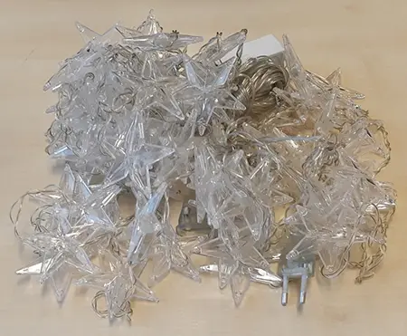 Photo from the official notice: LED FÉNYFÜGGÖNY HÁLÓ lighting chain — electric shock risk