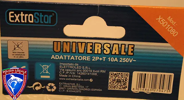 Foto aus der offiziellen Meldung: EXTRASTAR, UNIVERSALE ADATTATORE 2 P+T 10a 250V~ Reiseadapter — Risiko: Elektrischer Schlag