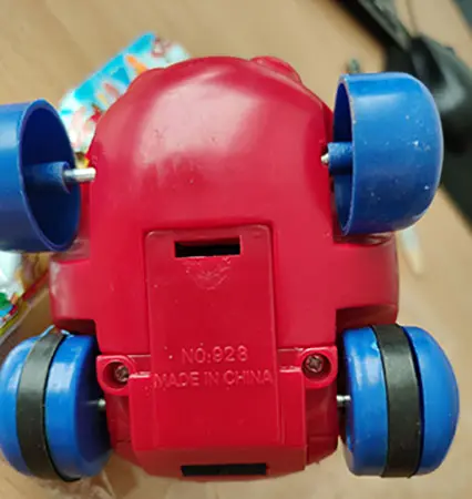 Foto aus der offiziellen Meldung: HAPPY Spielzeugauto — Risiko: Ersticken