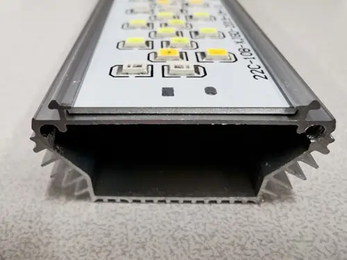 Foto dell’avviso ufficiale: LED Kasvivalaisin 80W/220 lediä (tarvike 4030) Luce a LED — rischio: Scossa elettrica