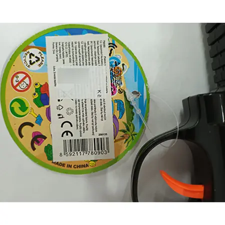 Photo from the official notice: Pistole na baterie toy gun — environment risk (A12/00125/24)