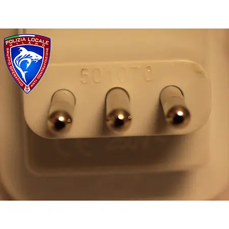 Foto do aviso oficial: Extrastar UNIVERSAL ADAPTER 2P+T Adaptador de viagem — risco: Choque elétrico (A12/00155/24)