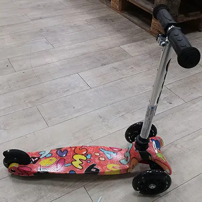 Foto do aviso oficial: Laubr sport scooter MIDI Scooter de brinquedo — risco: Ferimentos
