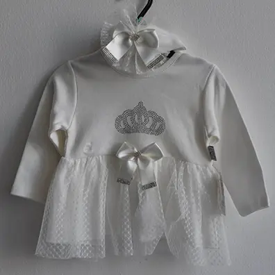 Foto aus der offiziellen Meldung: T.F. TAFYY Babykleidungsset — Risiko: Ersticken
