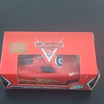 Foto dell’avviso ufficiale: Race 2 Lightning McQueen Auto giocattolo — rischio: Ambiente
