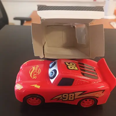 Foto dell’avviso ufficiale: Race 2 Lightning McQueen Auto giocattolo — rischio: Ambiente