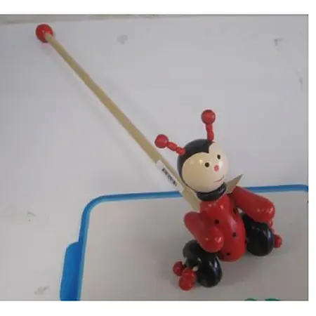 Foto aus der offiziellen Meldung: B&amp;SC Schieben Sie mit Spielzeug — Risiko: Ersticken