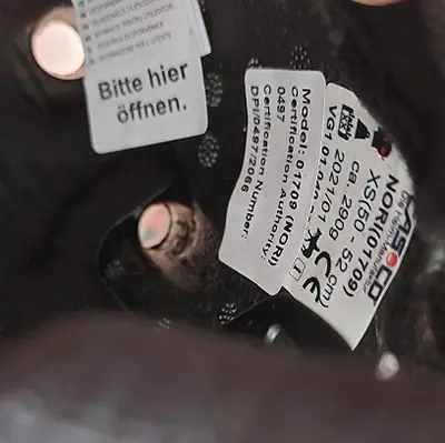 Photo de l’avis officiel: Casco Nori Hufeisen Casque équestre — risque: Blessures