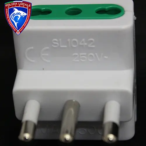 Foto do aviso oficial: Extrastar ADATTATORE XSL 1042 Adaptador de viagem — risco: Choque elétrico