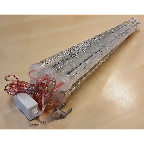 Foto do aviso oficial: GIRLANDA ŚWIETLNA Corrente de iluminação — risco: Queimaduras & Choque elétrico