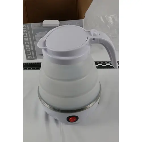 Photo from the official notice: Electric Kettle und TRAVEL FOLDING ELECTRIC KETTLE foldable kettle — electric shock risk