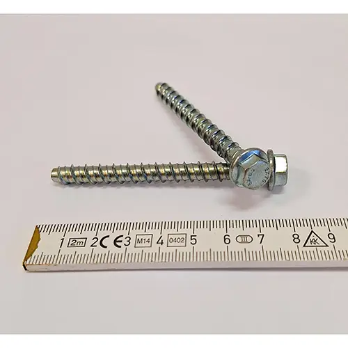 Foto del aviso oficial: SPAX Betonschraube Kopfformen HS, SK, RK, RKG, IG, AG Tornillo de hormigón — riesgo: Lesiones (A12/00755/24)