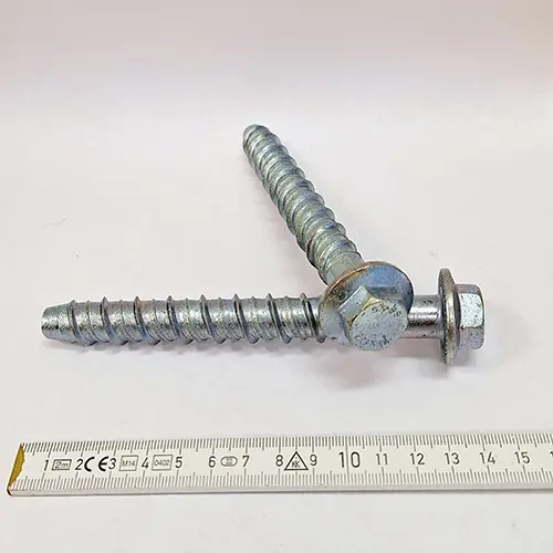 Foto del aviso oficial: SPAX Betonschraube Kopfformen HS, SK, RK, RKG, IG, AG Tornillo de hormigón — riesgo: Lesiones (A12/00740/24)