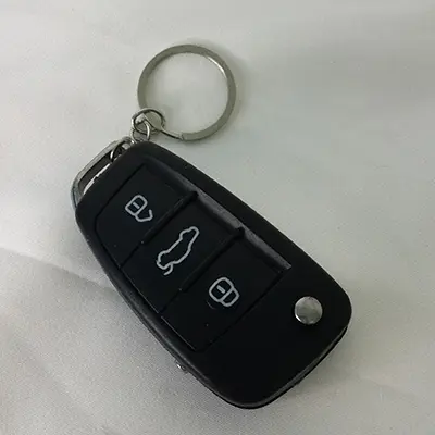 Foto aus der offiziellen Meldung: Buttericks Leco AB Bilnyckelchock Elektrischer Stoß Autoschlüssel — Risiko: Umwelt